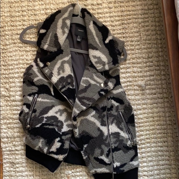 Camo Bomber Vest - Picture 1 of 4